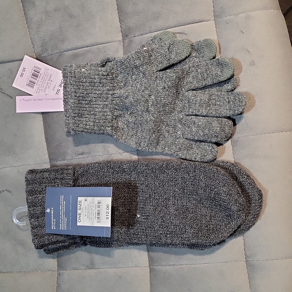 UNIVERSAL THREAD/WILD FABLE GRAY MITTEN AND GLOVE SET.  NWT
